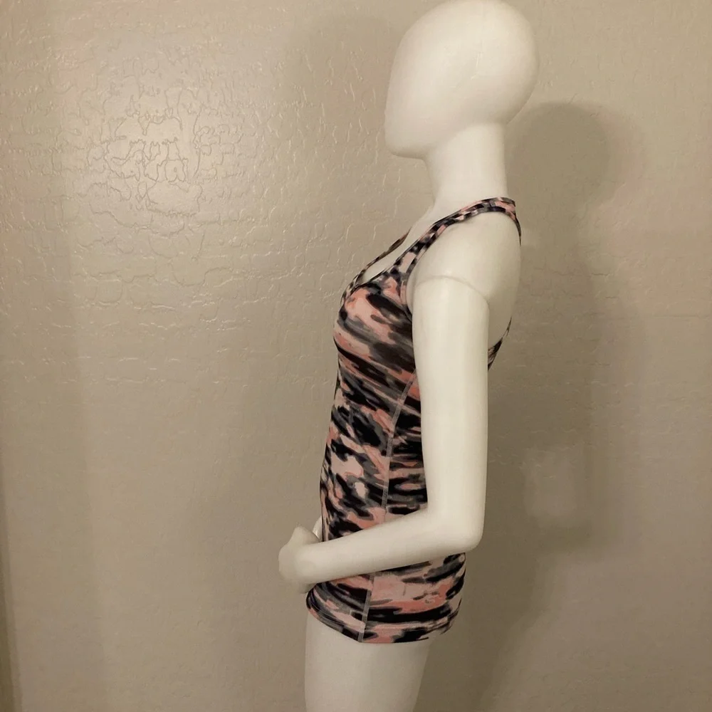 Lululemon Wamo Camo Pink Cool Racerback Tank Top Size 4 - Picture 9 of 10